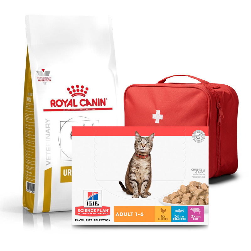 Nourriture pour chat et trousse de premiers soins, pour souligner l’importance d’une bonne préparation avant le départ.