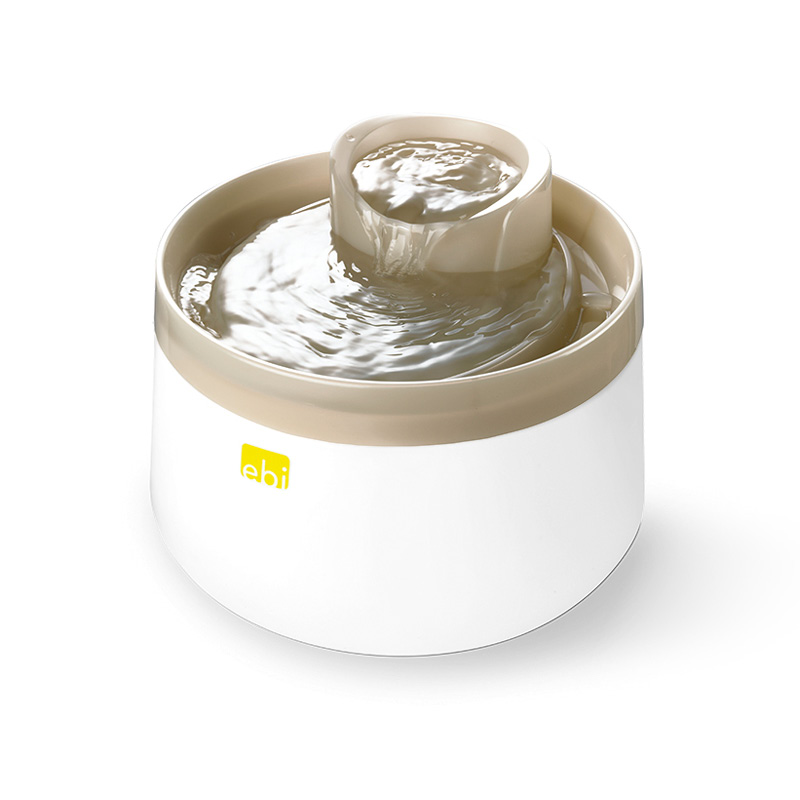 Drinkfontein met stromend water als hulpmiddel om honden aan te moedigen meer te drinken bij warm weer.